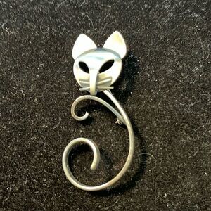 Beaucraft Vintage Signed Sterling Silver Figural CAT Brooch.